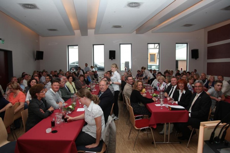 Datei:2011-06-17-Einweihung DGH-029.jpg