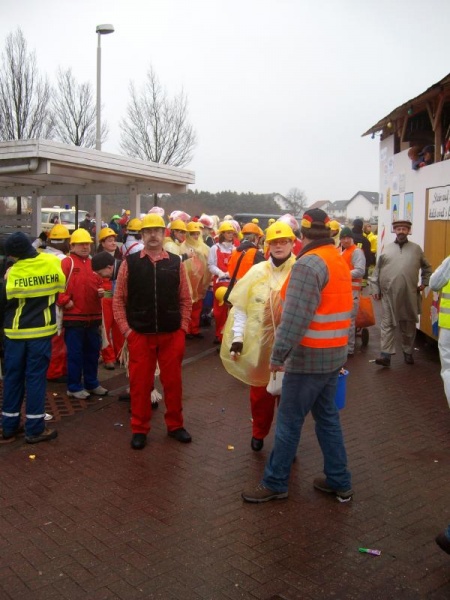 Datei:2009-02-23-Zug Ringen-IS13.jpg