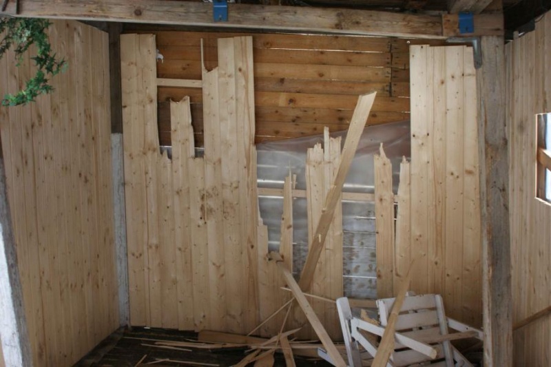 Datei:2010-03-06-Vandalismus Baumhaus-2.jpg